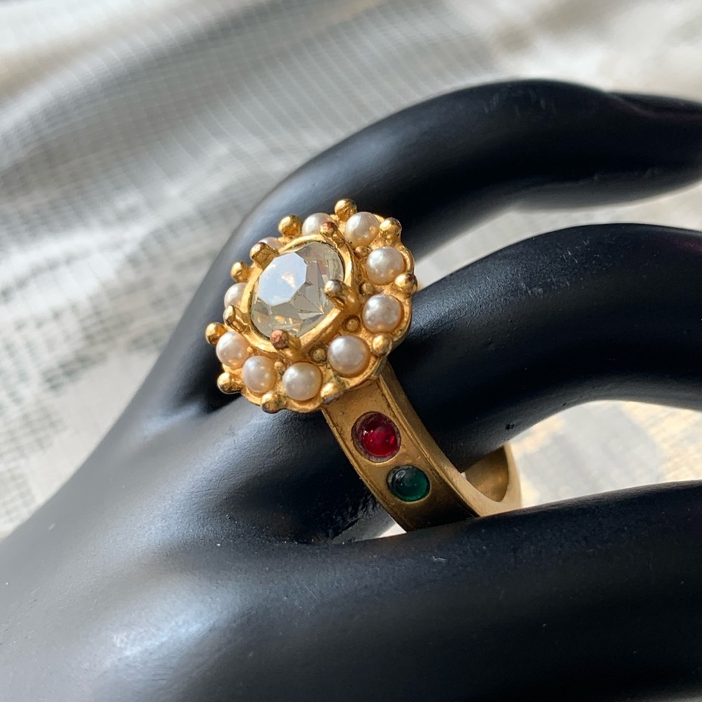 AVON x SMITHSONIAN Vintage Rhinestone and Pearl Matte Brushed Gold Tone Ring